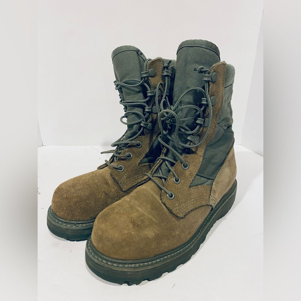 Boots ASTMF2413-05 Size 5 W Combat / Vibram UFCW USGI Sage Green Flight